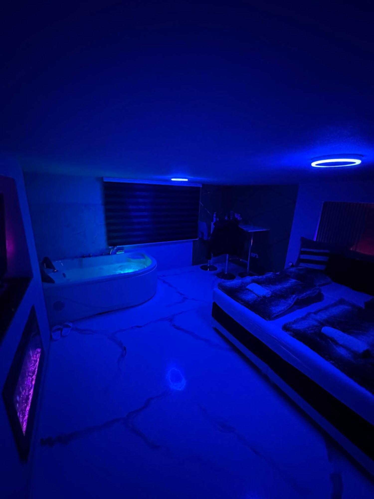 Boomboom Room Cazin Exterior photo