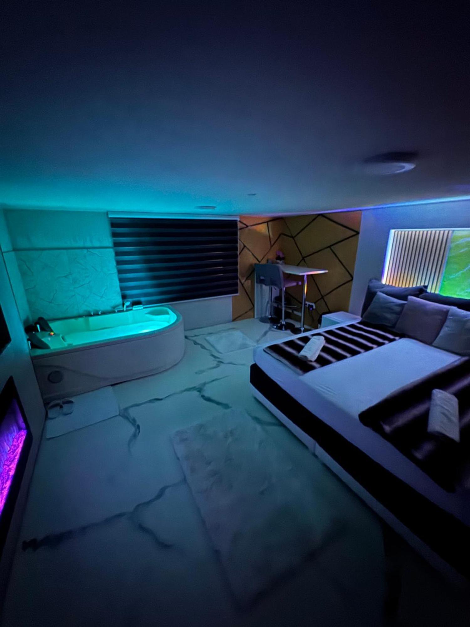 Boomboom Room Cazin Exterior photo